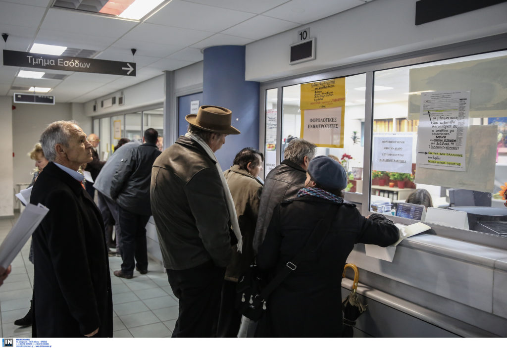 Όλο και λιγότεροι χρωστούν στην εφορία, αλλά αυξάνονται οι κατασχέσεις