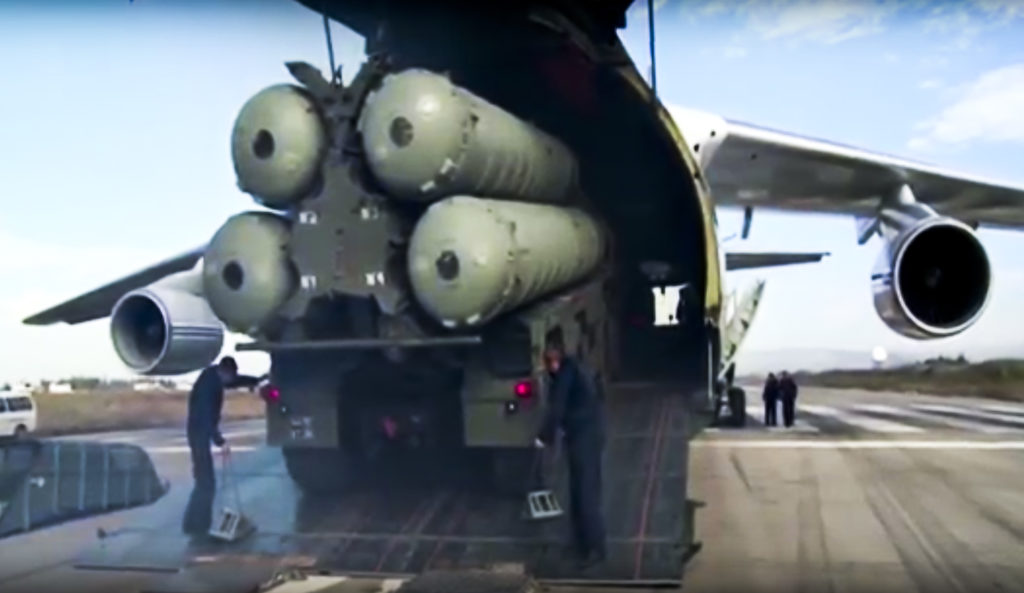 Μέσα στον Ιούλιο η αποστολή των S-400 στην Τουρκία, λέει το Κρεμλίνο