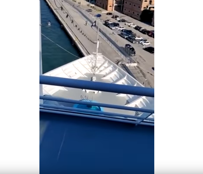 Βενετία: Βίντεο – ντοκουμέντο από την στιγμή που το κρουαζιερόπλοιο συγκρούεται με μικρότερο σκάφος και πέφτει στην προβλήτα
