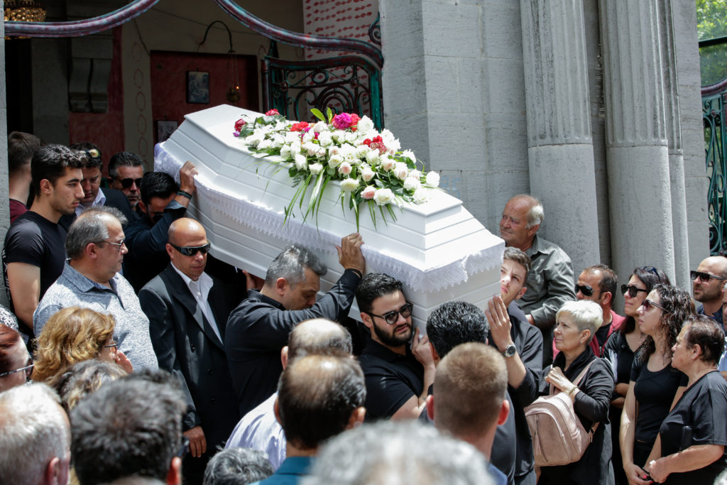 Θλίψη στην κηδεία του Πάνου Ζάρλα (Photos)