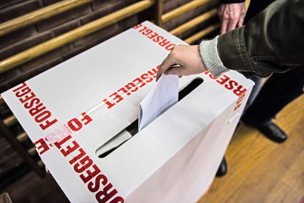 Δανία: Άνοιξαν οι κάλπες για τις βουλευτικές εκλογές, με τους Σοσιαλδημοκράτες να είναι σε θέση ισχύος