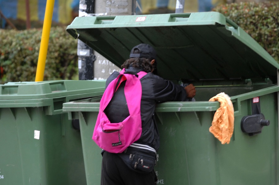 Σοκ στο Νέο Ηράκλειο: Βρέθηκαν… οστά σε κάδο απορριμμάτων