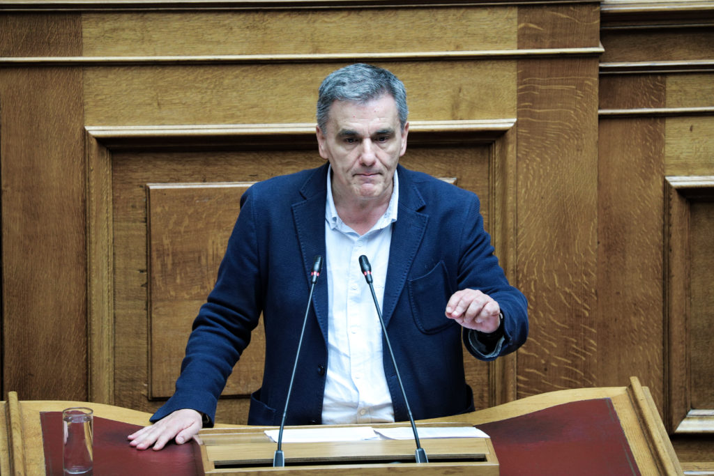 Τσακαλώτος: Τα αντίμετρα υπάρχουν χωρίς τις μειώσεις σε συντάξεις και αφορολόγητο