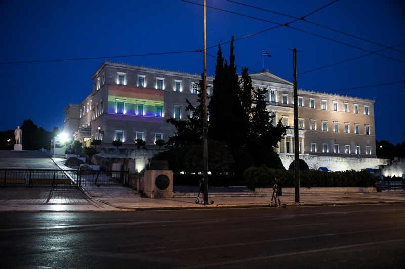 Η Βουλή στα χρώματα του Ουράνιου Τόξου (εικόνες)