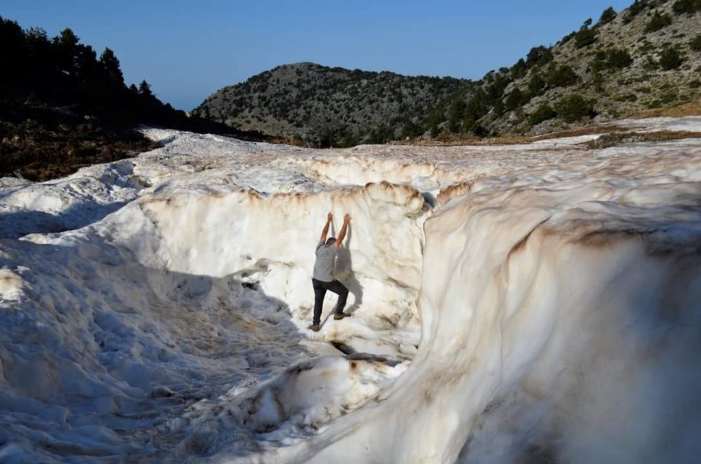 Αλλού έπιασε 39άρια αλλά στα Λευκά Όρη της Κρήτης έχει 2 μέτρα χιόνι!
