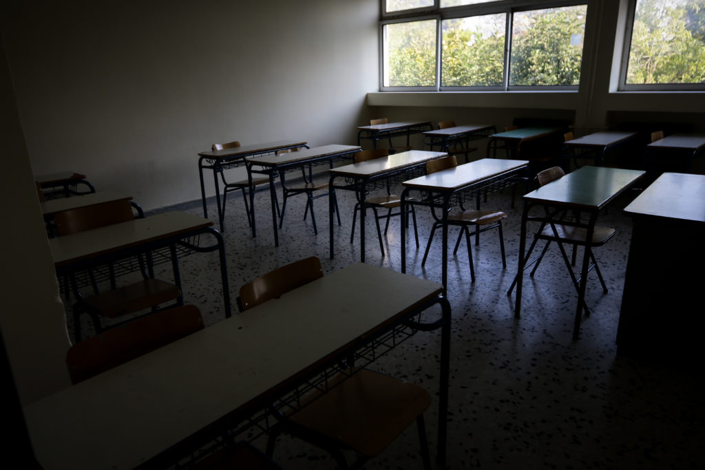Κρήτη: Νταήδες τρομοκρατούν συμμαθητή τους – Τον φωνάζουν «τουρκάκι» και του πετούν δυναμιτάκια