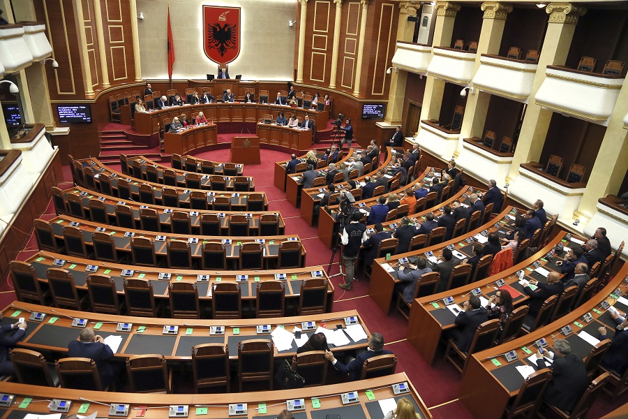 Ραγδαίες εξελίξεις στην Αλβανία: Υπερψηφίστηκε η πρόταση μομφής εναντίον του προέδρου της Δημοκρατίας Ιλίρ Μέτα