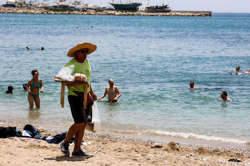 Καιρός: Ζέστη με 35αρια και τοπικές καταιγίδες – Πώς θα είναι ο καιρός την αργία του Αγίου Πνεύματος