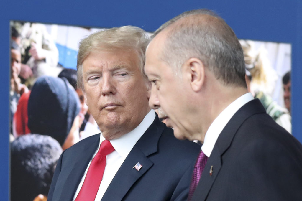 Bloomberg: Οι ΗΠΑ επεξεργάζονται τρεις δέσμες κυρώσεων κατά της Τουρκίας για τους S-400