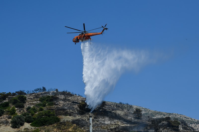 Υπό μερικό έλεγχο τέθηκε η φωτιά στο Λαγονήσι