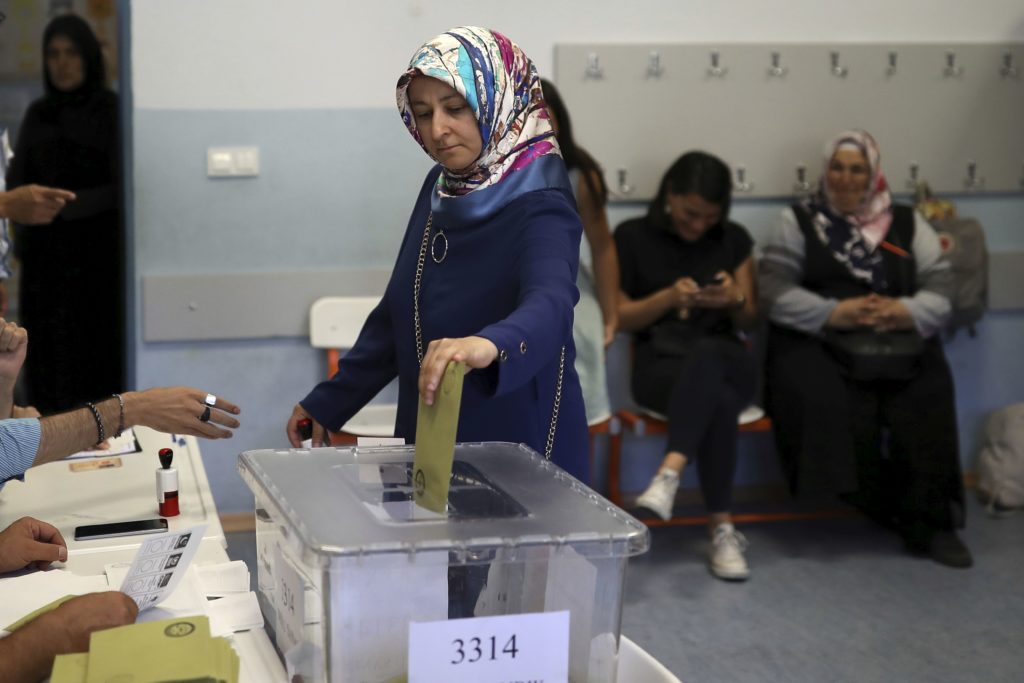 Ψηφίζουν για δήμαρχο στην Κωνσταντινούπολη – Σε γραμμή Οτσαλάν και ο Ντεμιρτάς