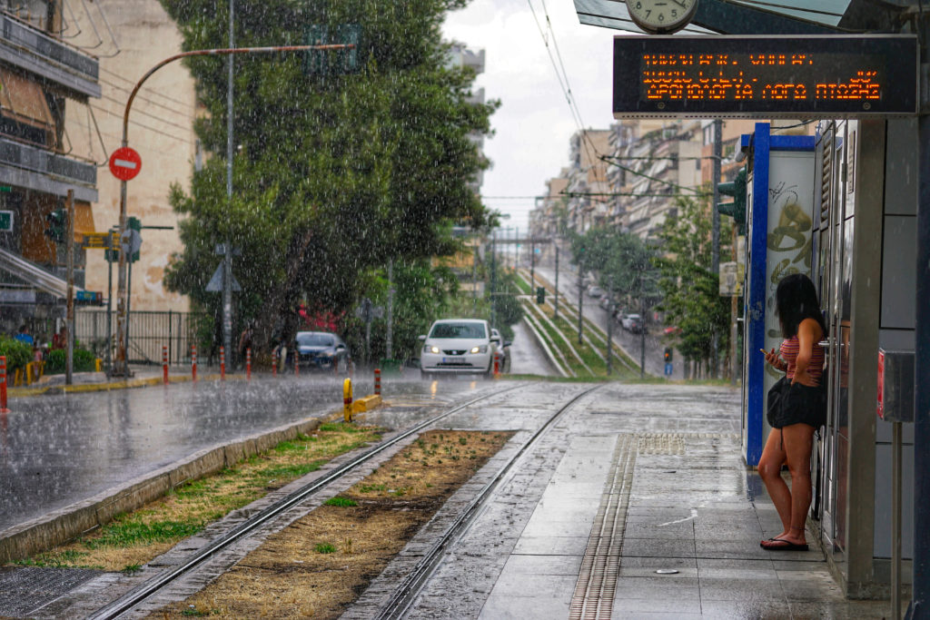 Επιστρέφει το βροχερό σκηνικό – Ελαφριά πτώση της θερμοκρασίας