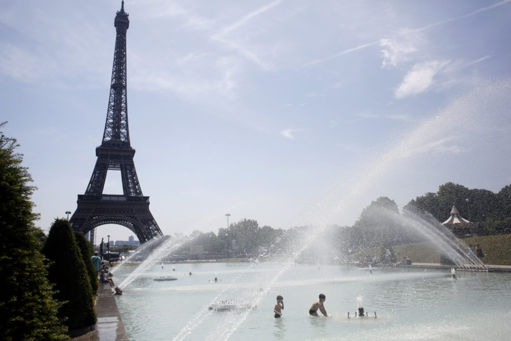 Ευρώπη – Καύσωνας: Χτυπάει 40άρια το θερμόμετρο στη Γαλλία – 45άρια αναμένονται στην Ισπανία