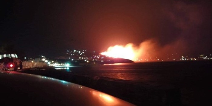 Υπό έλεγχο η φωτιά στην Κάρυστο – Εκκενώθηκαν προληπτικά σπίτια