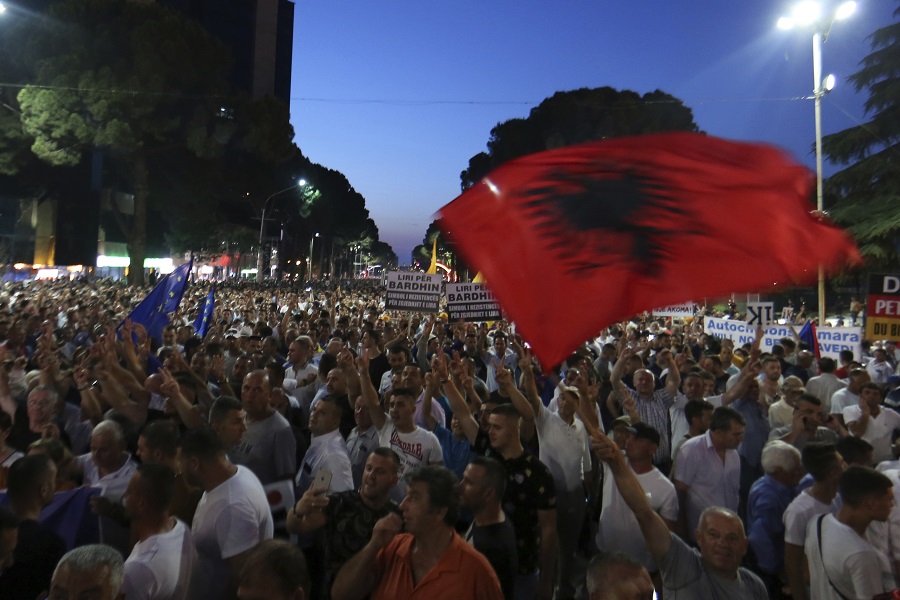 Συνεχίζεται το αδιέξοδο στην Αλβανία: Ο Μέτα θέλει να γίνουν οι εκλογές στις 13 Οκτωβρίου