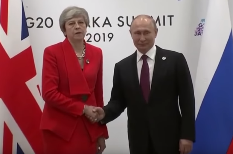 G20: Απαθής και ψυχρή η Μέι στη συνάντηση με τον Πούτιν (Video)