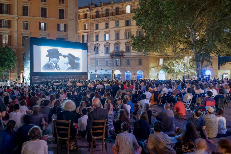 Οι σταρ του Χόλιγουντ συμπαραστέκονται στην ομάδα Cinema America στη Ρώμη που έγινε στόχος επίθεσης ακροδεξιών