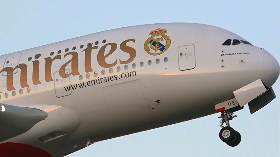 Πανικός σε πτήση της Emirates – Βομβαρδισμένο τοπίο το αεροσκάφος (Video)
