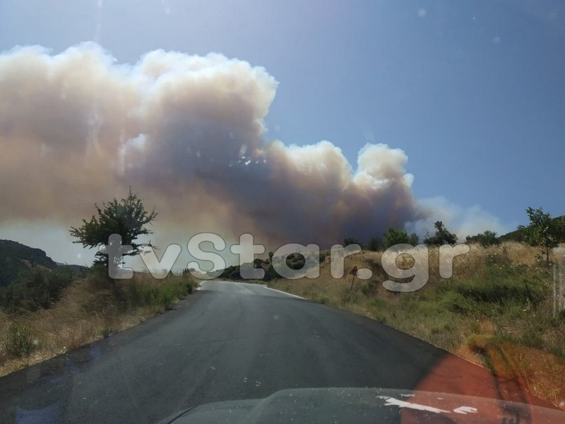 Μαίνεται μεγάλη πυρκαγιά στην Εύβοια – Εκκενώθηκε προληπτικά το Μακρυχώρι (Photos)