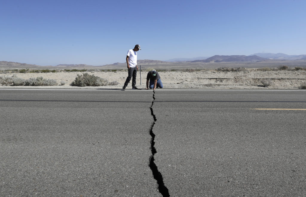 Σεισμός Καλιφόρνιας: Για τον τρόμο που βίωσαν και τα… κιτ σεισμού «τιτίβισαν» οι αστέρες του Χόλιγουντ