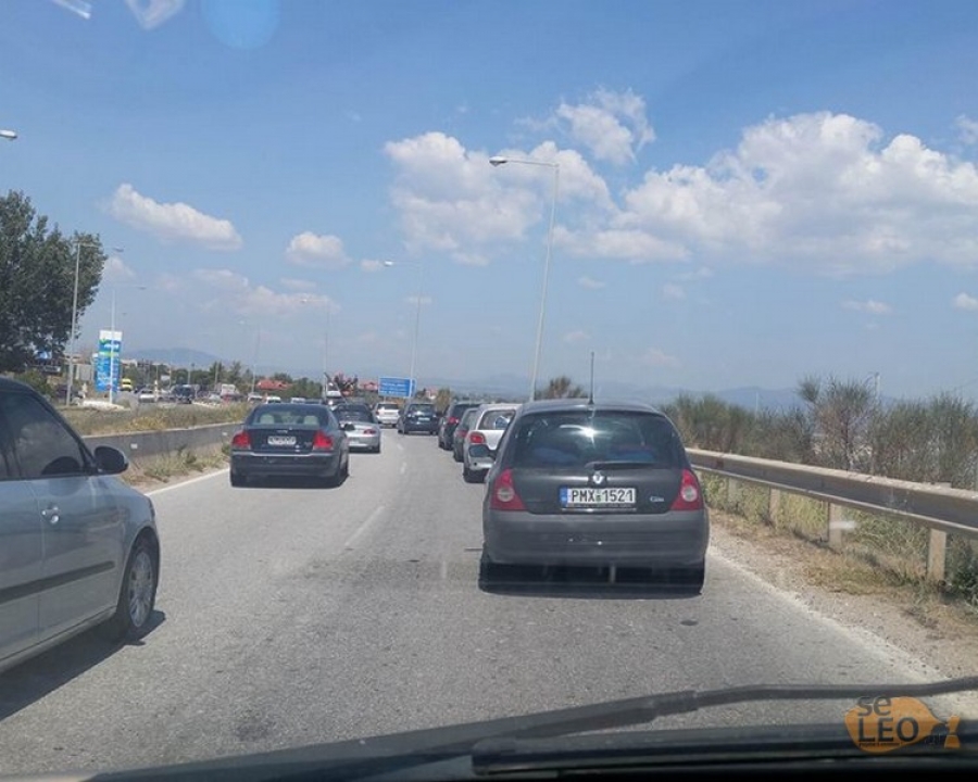 Θεσσαλονίκη: «Ψηφίζουν» Χαλκιδική και αναστενάζουν στις ουρές