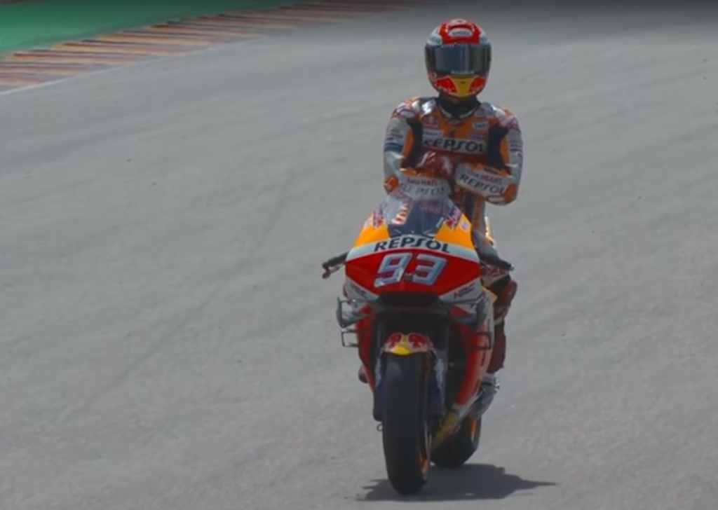 Moto GP: Νίκη με… σταυρωμένα τα χέρια για τον Μαρκ Μάρκεθ (Video)