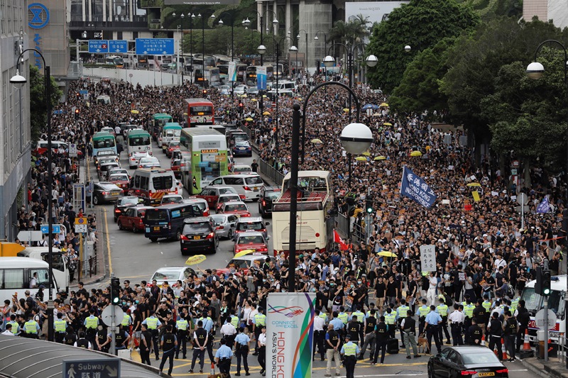 Χονγκ Κονγκ: Συγκρούσεις με την αστυνομία στο τέλος νέας μεγάλης διαδήλωσης