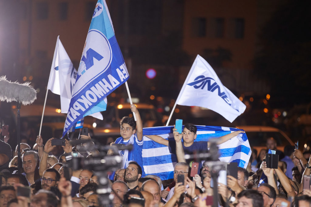 «Γαλάζιες» οι μονοεδρικές – Εννιά εκλογικές περιφέρειες ο ΣΥΡΙΖΑ
