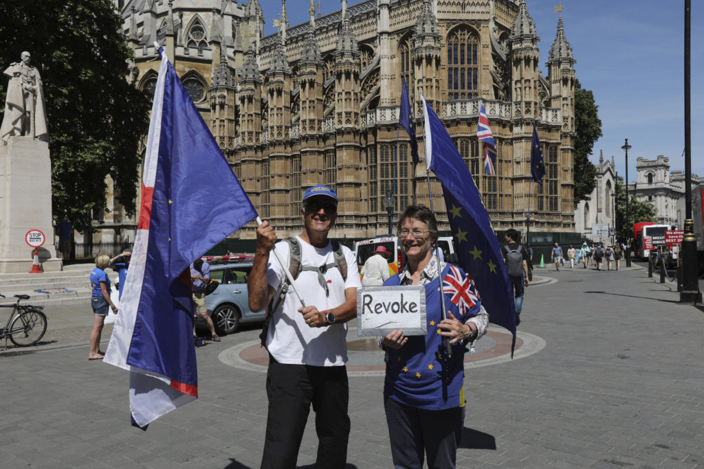 Βρετανία: Δρόμο για δεύτερο δημοψήφισμα για Brexit ανοίγουν τα συνδικάτα