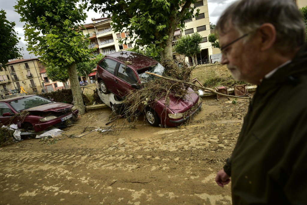 Ένας νεκρός και πολλά προβλήματα από τις καταρρακτώδεις βροχές στη Ναβάρα της Ισπανίας (Photos)