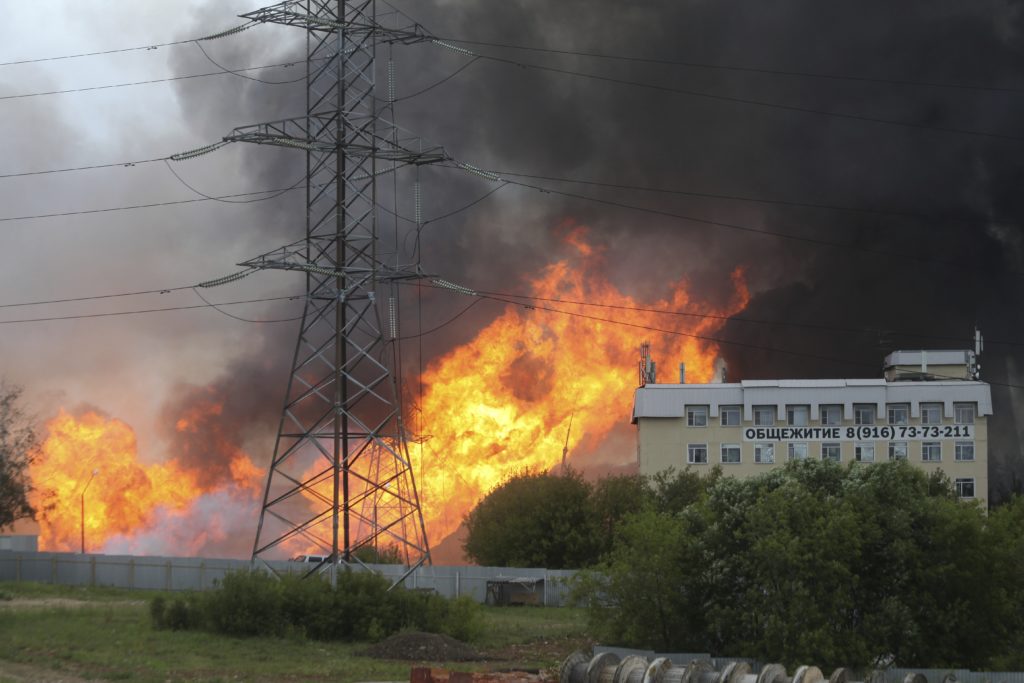 Ένας νεκρός από τη μεγάλη πυρκαγιά σε θερμοηλεκτρικό σταθμό σε προάστιο της Μόσχας (Video)