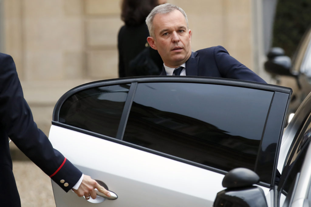 Γαλλία: Υπουργός ύποπτος για δαπάνες χλιδής αρνείται να παραιτηθεί