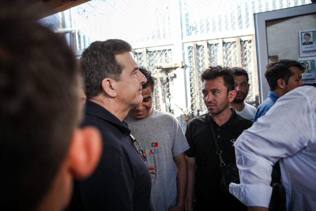 Χρυσοχοΐδης από Μόρια: Σήμερα δεν είδε… άθλιες συνθήκες αλλά «πληρότητα στη διαχείριση του προσφυγικού» στη Λέσβο