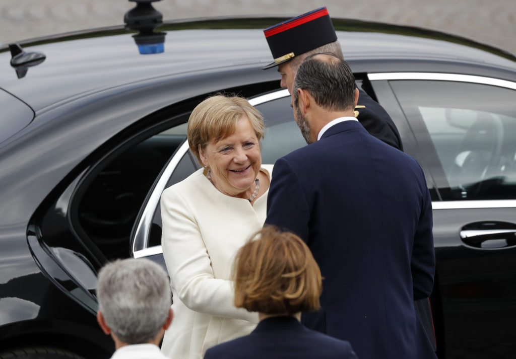 Η Μέρκελ βάζει τα πράγματα στη θέση τους: Μπορώ να εκτελέσω τα καθήκοντά μου