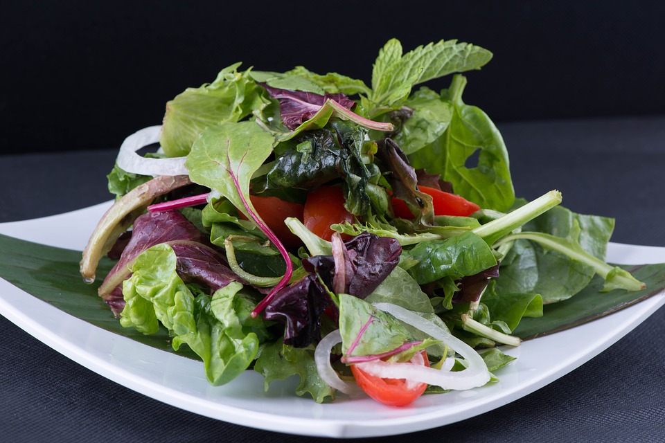 Γιατί θα πρέπει να αποφεύγετε τις συσκευασμένες σαλάτες;