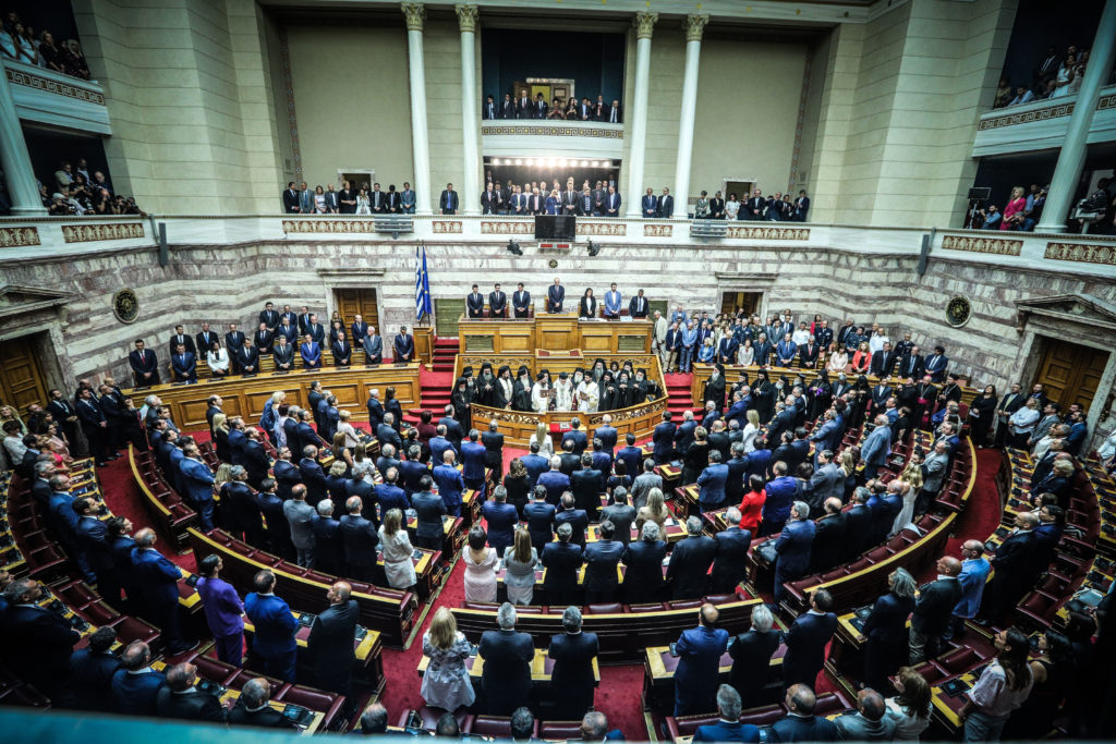 Φαλτσοσφυρίγματα πριν τη… σέντρα!