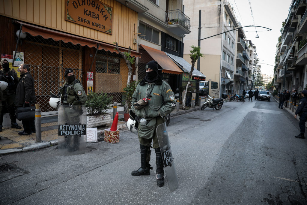 Επιστροφή στην κανονικότητα: Η ΓΑΔΑ απαντώντας στις καταγγελίες για ξυλοδαρμού αστέγου στα Εξάρχεια… φταίει ο ίδιος!