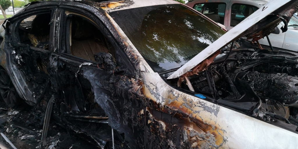 Τρεις εμπρησμοί αυτοκινήτων τα ξημερώματα σε Ασπρόπυργο και Άλιμο