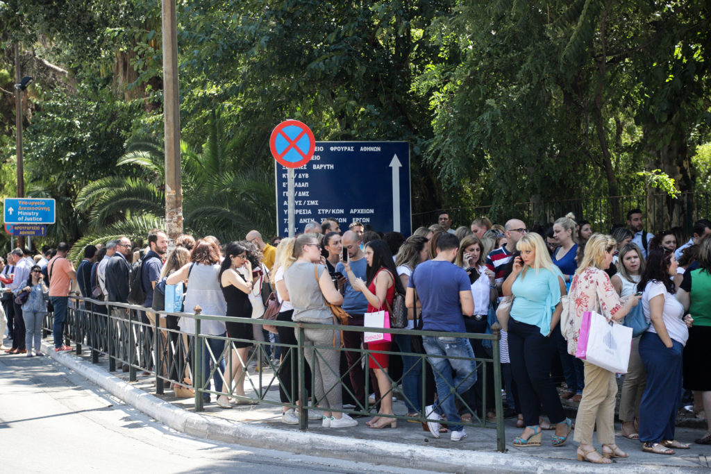 Σεισμός στην Αθήνα: Ο κόσμος βγήκε στους δρόμους