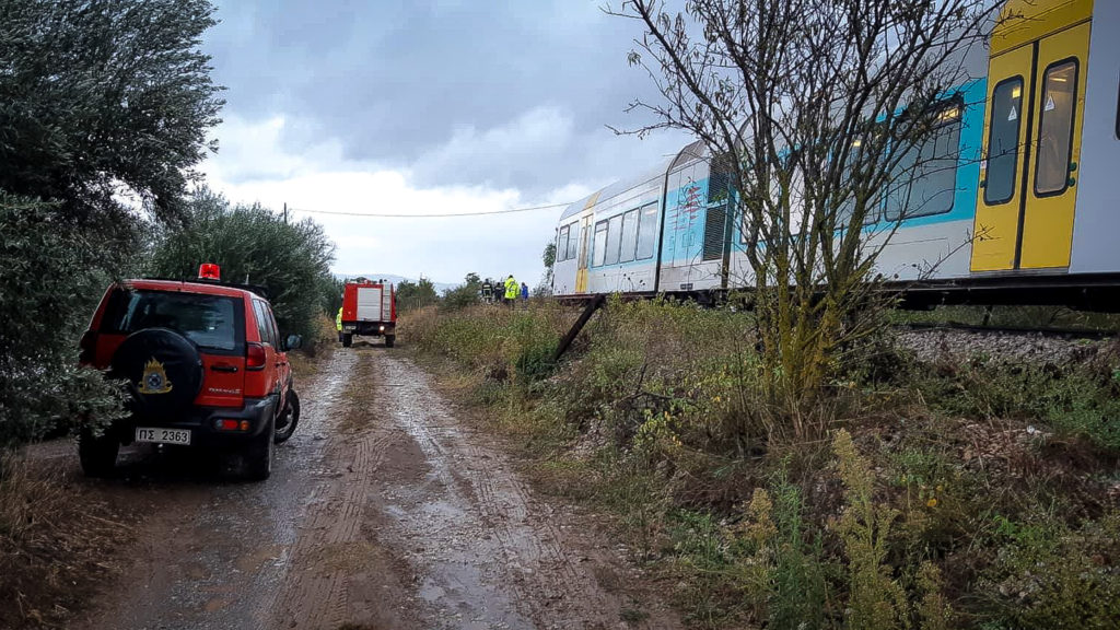 Αμύνταιο: Δύο άτομα ανασύρθηκαν ζωντανά μετά από σύγκρουση οχήματος με τρένο
