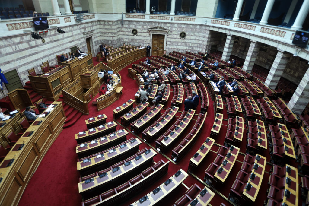 Ξεκίνησε στην Ολομέλεια η συζήτηση για το φορολογικό