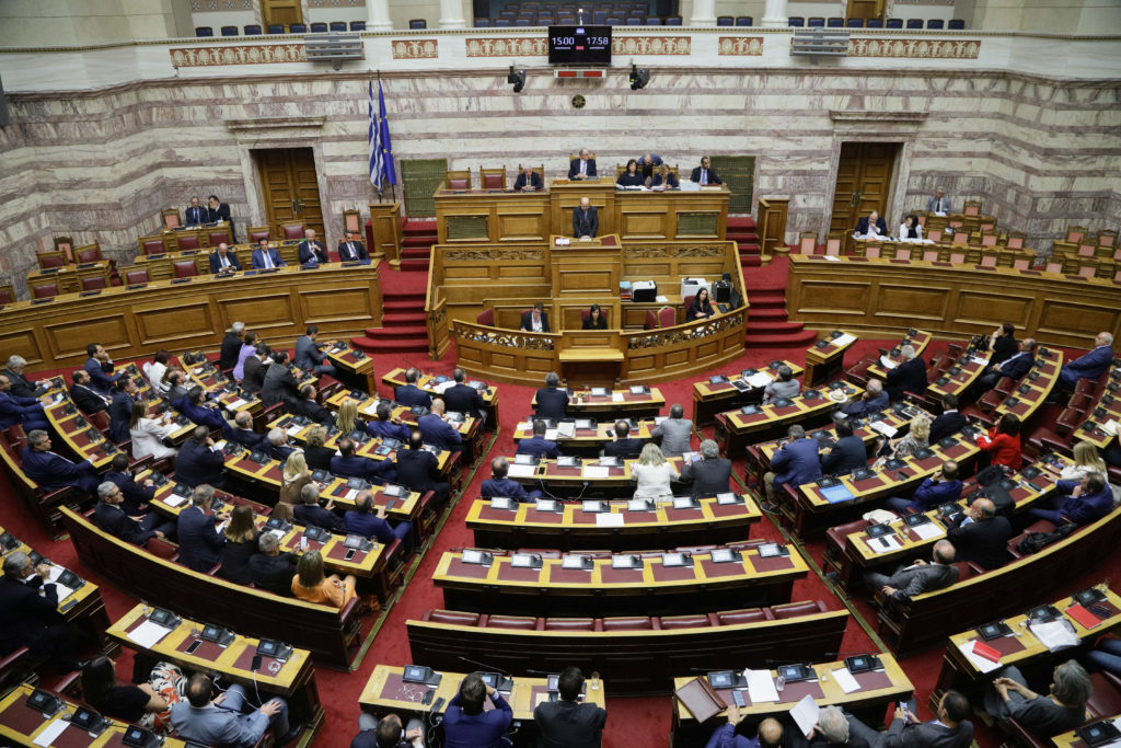 Βουλή: Ξεκίνησε η ψηφοφορία για τη δεδηλωμένη στην Κυβέρνηση (LIVE)