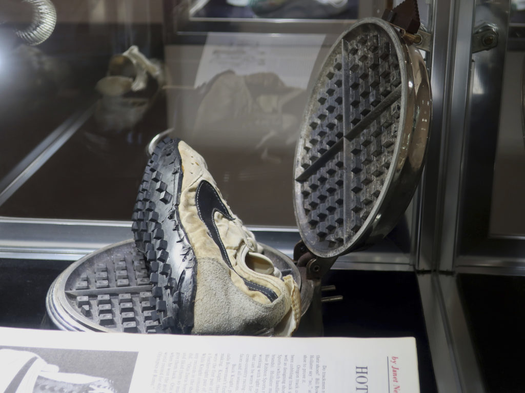 «Moon Shoe» – Δείτε το μοντέλο της Nike που πουλήθηκε για 437.500 δολάρια