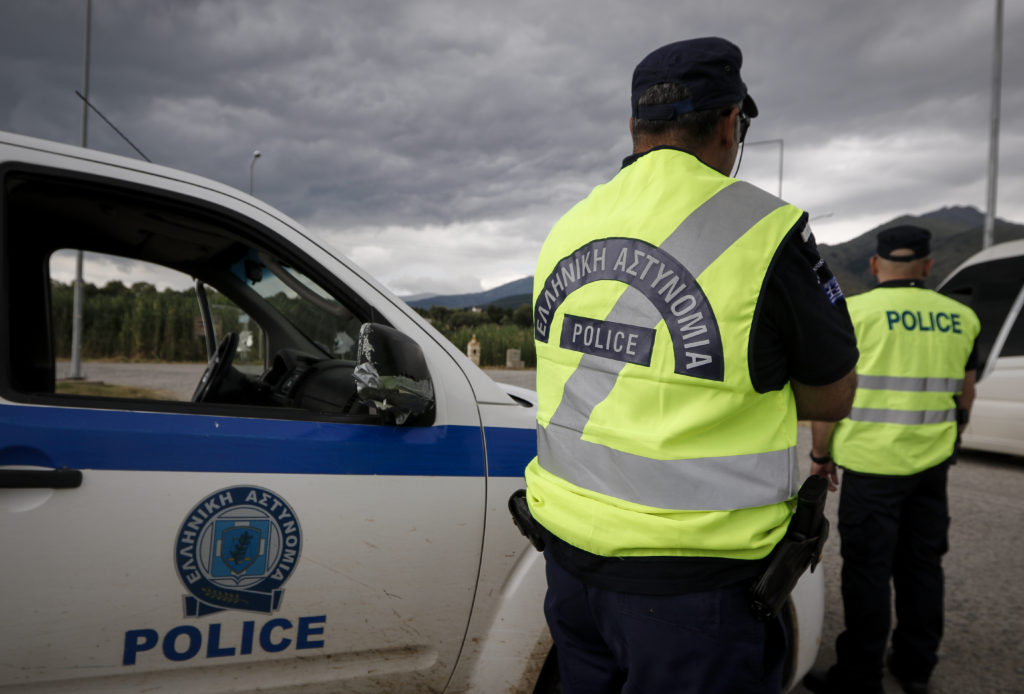 Κινηματογραφική καταδίωξη με τρεις τραυματίες αστυνομικούς και μία σύλληψη