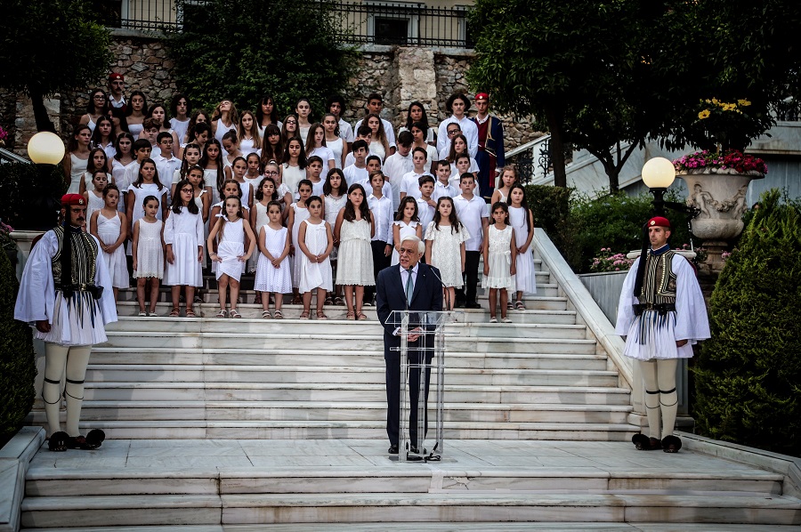 Παυλόπουλος: Τιμούμε την επέτειο Αποκατάστασης της Δημοκρατίας με ενωμένες τις δημοκρατικές πολιτικές δυνάμεις