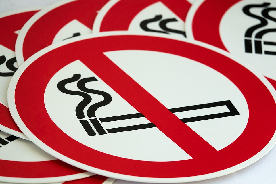 Πρόεδρος ΓΣΕΒΕΕ: Μη ρεαλιστικός ο αντικαπνιστικός νόμος – Οι καθολικές απαγορεύσεις κάνουν κακό (Audio)