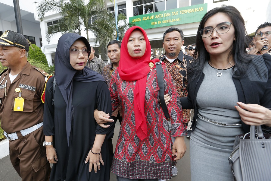 Ινδονησία: Αμνηστία σε γυναίκα που είχε καταγράψει την παρενόχληση του αφεντικού της