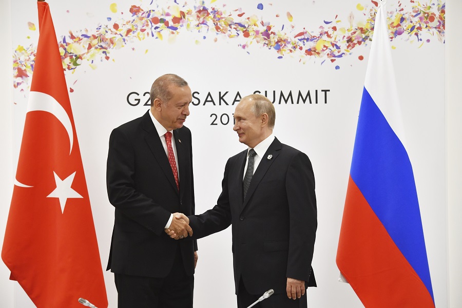 Άρση περιορισμών σε Τούρκους πολίτες από τον Πούτιν – Ικανοποίηση Ερντογάν