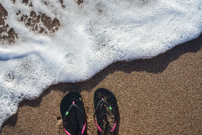 Οι λόγοι που πρέπει να φοράτε σαγιονάρες μόνο στην παραλία!
