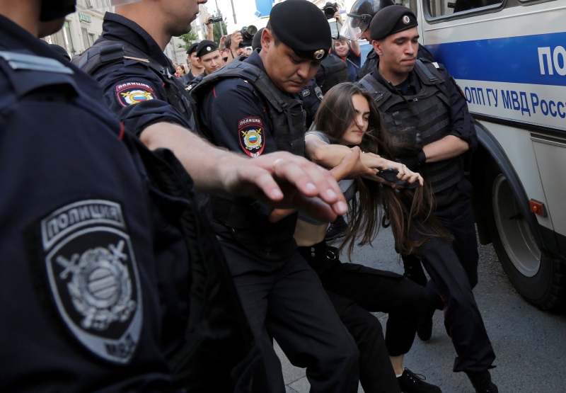 Δεκάδες διαδηλωτές της αντιπολίτευσης συνελήφθησαν στη Μόσχα